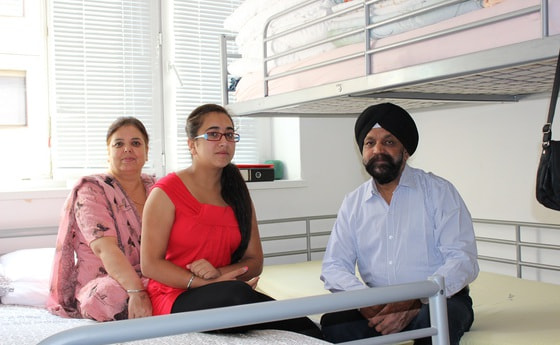 Eine Flüchtlingsfamilie in ihrer Unterkunft. © Caritas in OÖ