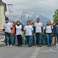 Weg der 70 Schritte / © Haijes Mit einem Gedenkmarsch am 17. April 2014 hielten die KirchdorferInnen die Erinnerung an den Todesmarsch durch Kirchorf vor 70 Jahrenwach.