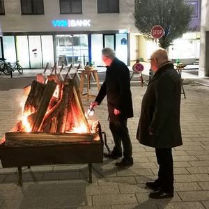 Karsamstag, 19. April: Osterfeuer mit Osteragape nach der Osternacht