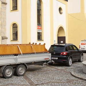 Die Bänke werden wieder montiert 16.09.2016