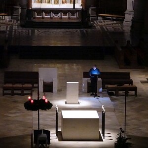 Blick in den Altarraum